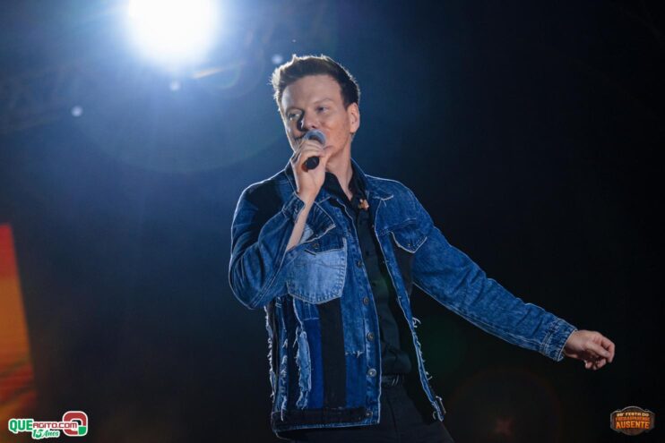 Michel Teló leva público ao delírio na terceira noite da 28ª Festa do Freigasparense Ausente 332