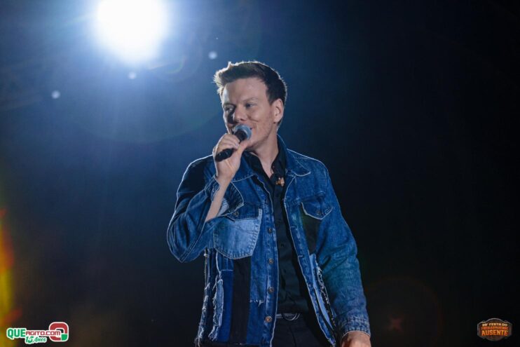 Michel Teló leva público ao delírio na terceira noite da 28ª Festa do Freigasparense Ausente 333