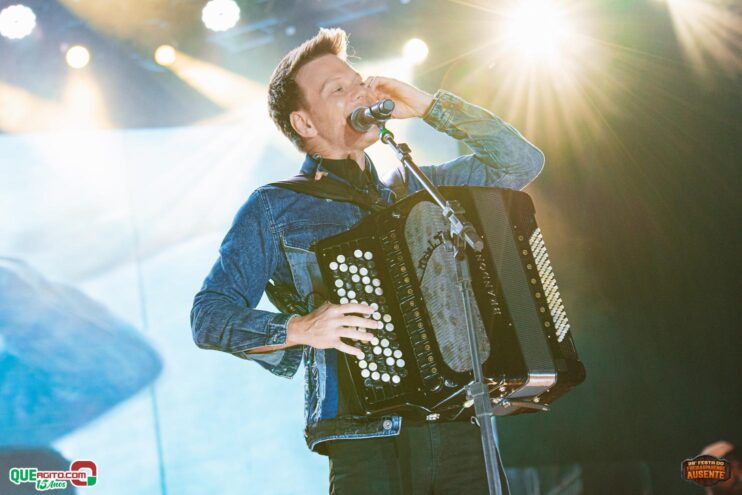 Michel Teló leva público ao delírio na terceira noite da 28ª Festa do Freigasparense Ausente 676