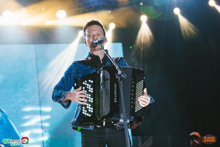 Michel Teló leva público ao delírio na terceira noite da 28ª Festa do Freigasparense Ausente 677