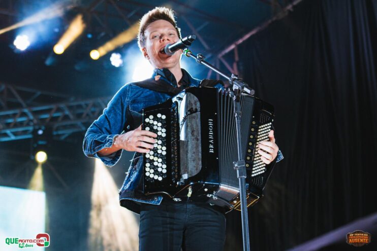 Michel Teló leva público ao delírio na terceira noite da 28ª Festa do Freigasparense Ausente 678