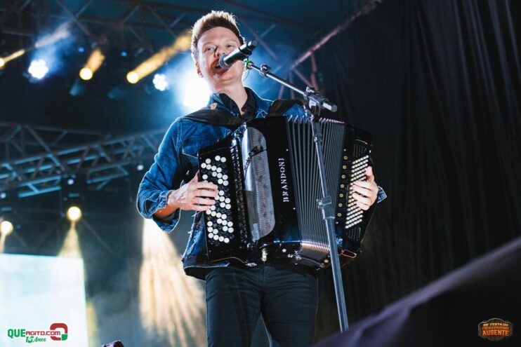 Michel Teló leva público ao delírio na terceira noite da 28ª Festa do Freigasparense Ausente 679