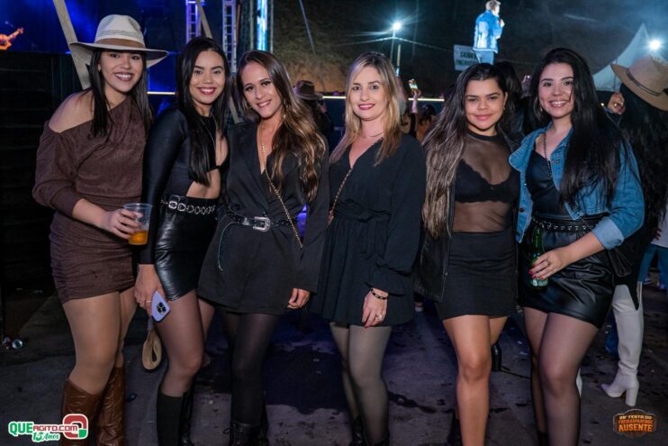 Michel Teló leva público ao delírio na terceira noite da 28ª Festa do Freigasparense Ausente 691