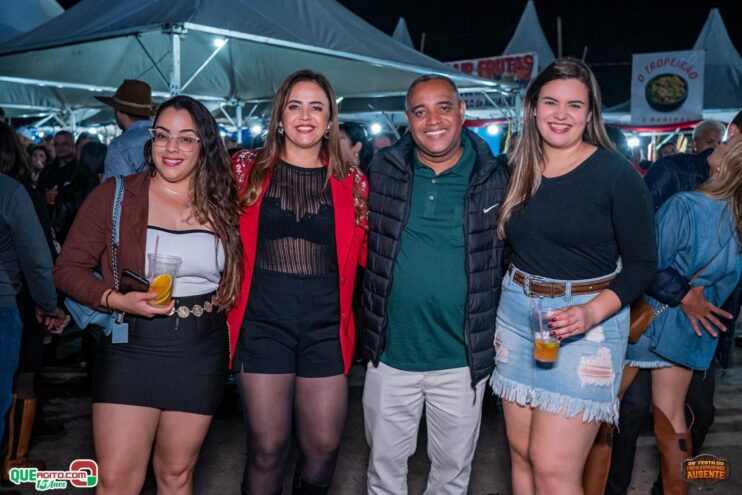 Michel Teló leva público ao delírio na terceira noite da 28ª Festa do Freigasparense Ausente 712