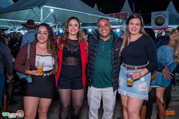 Michel Teló leva público ao delírio na terceira noite da 28ª Festa do Freigasparense Ausente 713