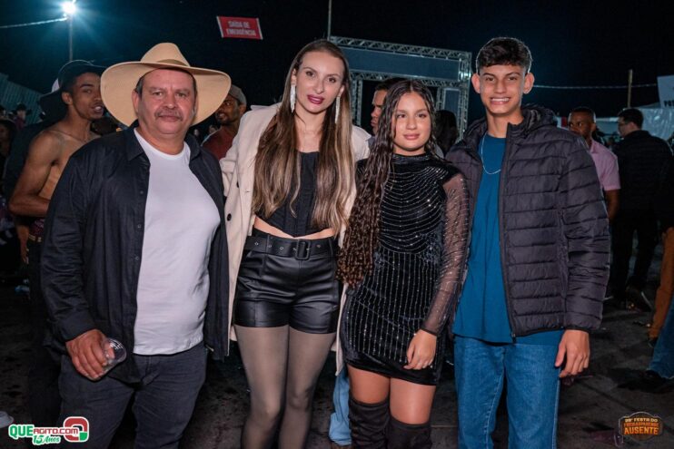 Michel Teló leva público ao delírio na terceira noite da 28ª Festa do Freigasparense Ausente 737