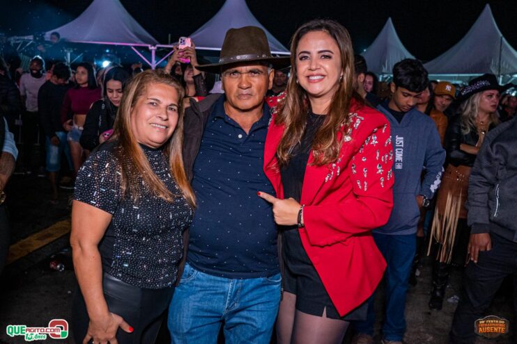 Michel Teló leva público ao delírio na terceira noite da 28ª Festa do Freigasparense Ausente 777