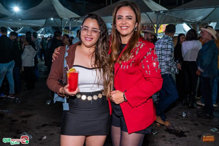 Michel Teló leva público ao delírio na terceira noite da 28ª Festa do Freigasparense Ausente 800