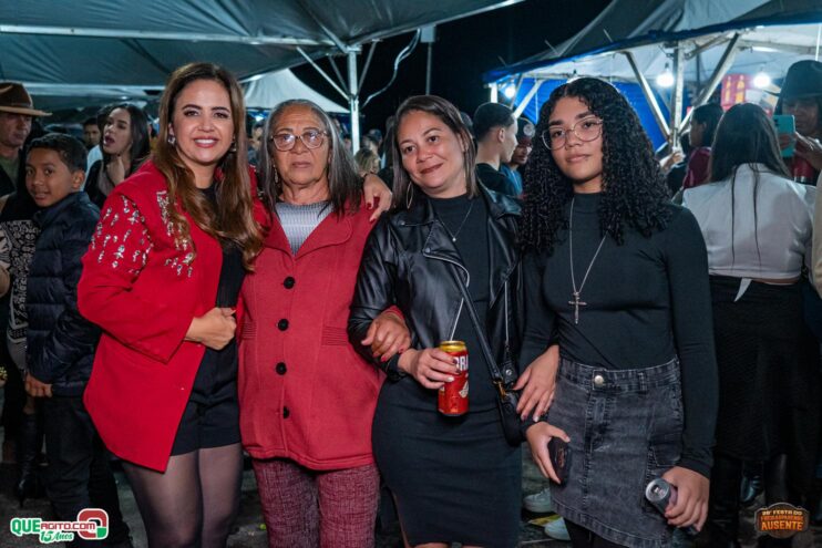 Michel Teló leva público ao delírio na terceira noite da 28ª Festa do Freigasparense Ausente 857