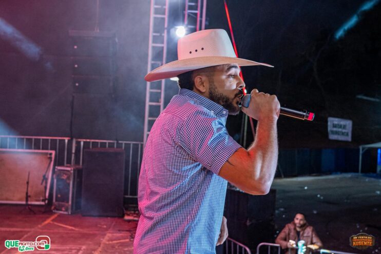 Michel Teló leva público ao delírio na terceira noite da 28ª Festa do Freigasparense Ausente 867
