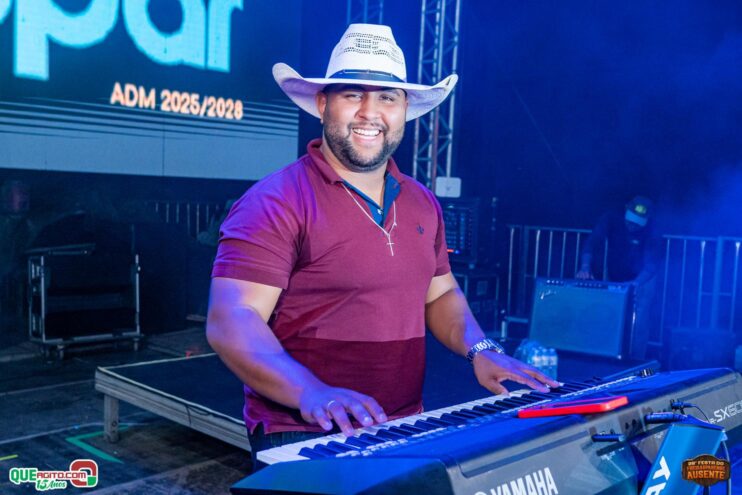 Michel Teló leva público ao delírio na terceira noite da 28ª Festa do Freigasparense Ausente 871