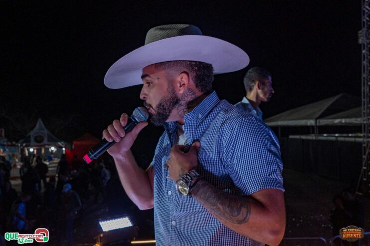 Michel Teló leva público ao delírio na terceira noite da 28ª Festa do Freigasparense Ausente 876