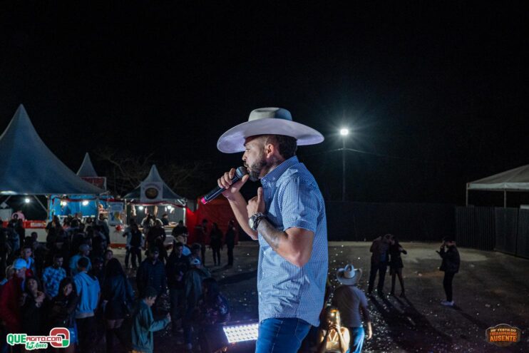Michel Teló leva público ao delírio na terceira noite da 28ª Festa do Freigasparense Ausente 880