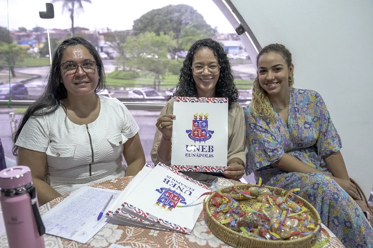 Porto Seguro lidera ações para fortalecer o Ensino de Jovens e Adultos na região 11