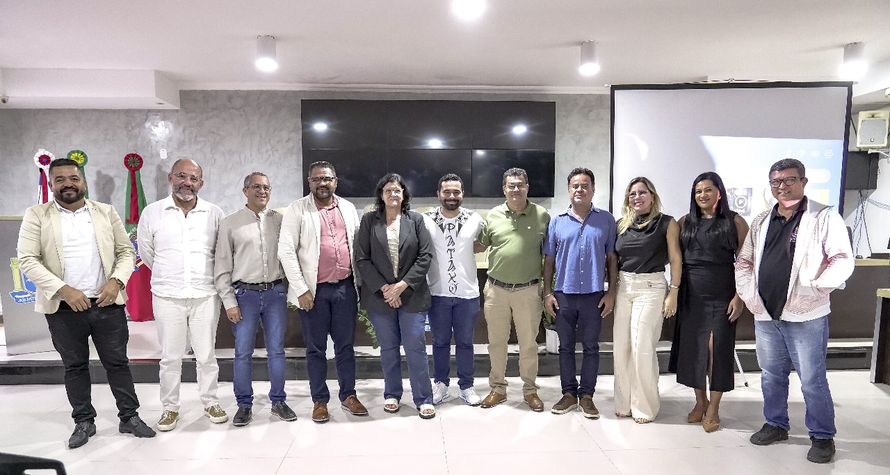 Porto Seguro lidera ações para fortalecer o Ensino de Jovens e Adultos na região 12