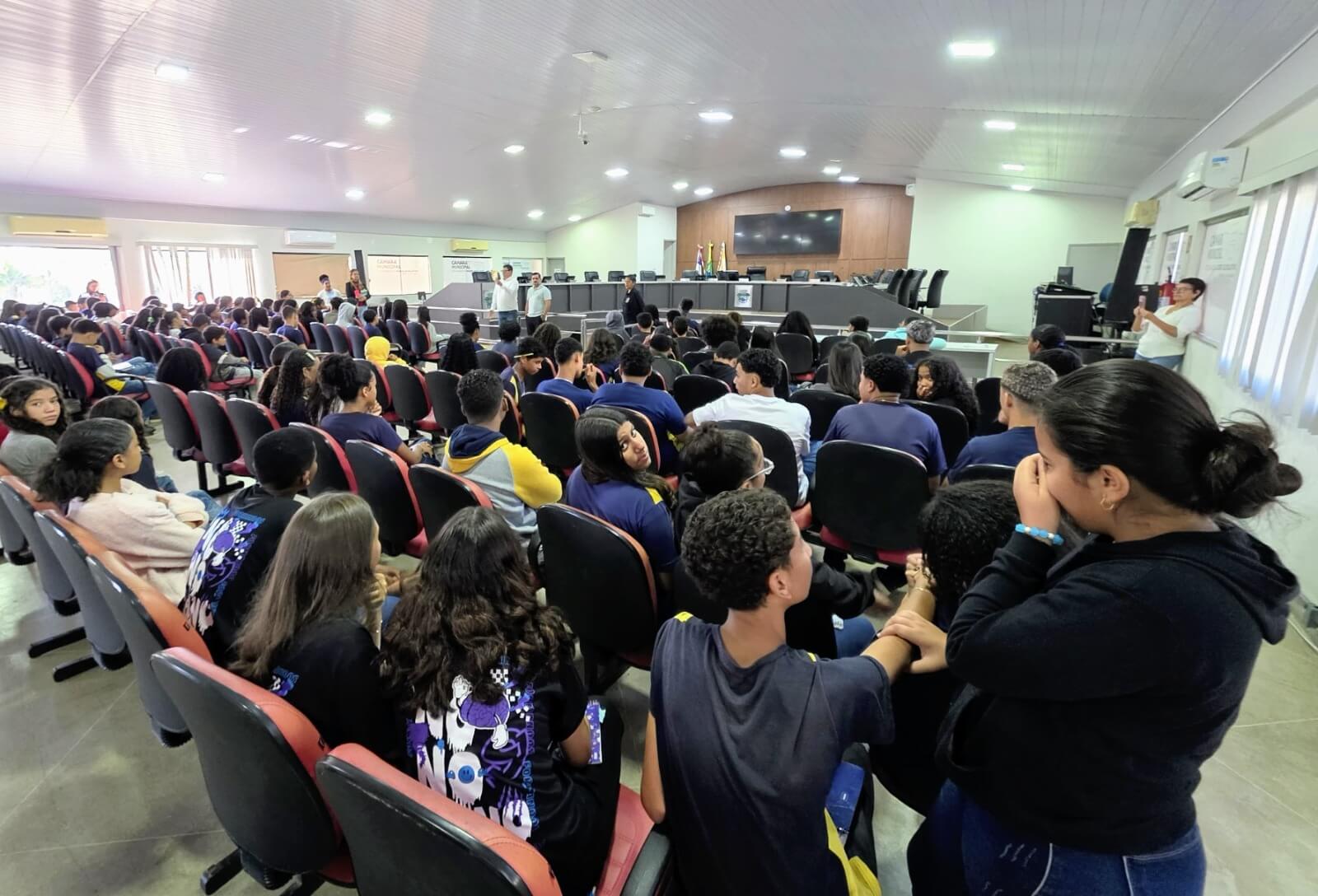 Escola visita Câmara para ensinar sobre organização das cidades 6