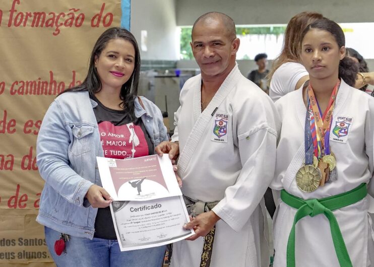 Karatecas são homenageados durante manhã esportiva no Colégio Municipal Álvaro Henrique 16