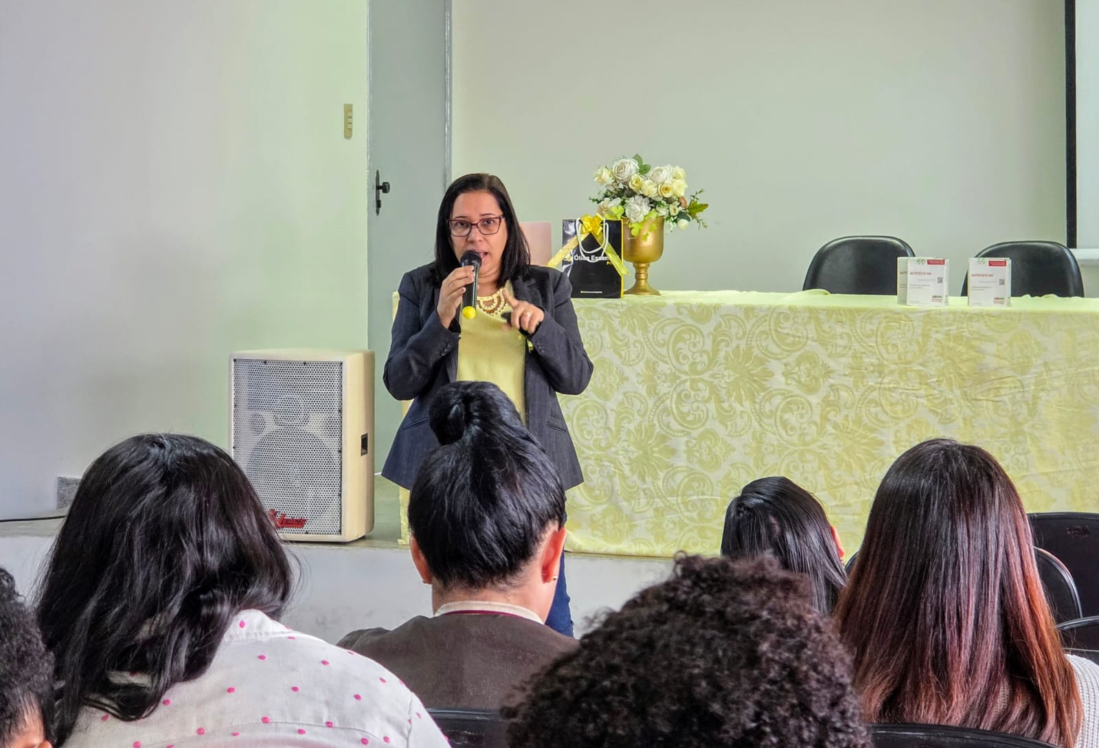 Câmara de Eunápolis recepciona curso para profissionais de beleza promovido pela Prefeitura 7