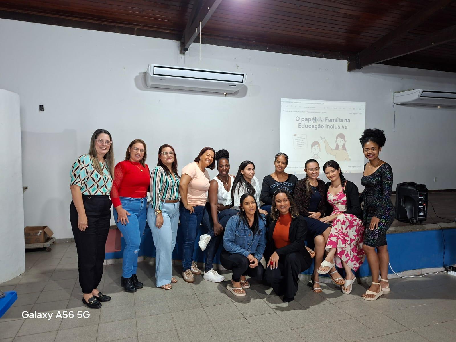 Cuidadores e auxiliares de classe participam de Circuito de Formação 18