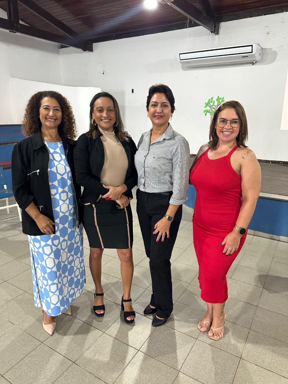 Cuidadores e auxiliares de classe participam de Circuito de Formação 16