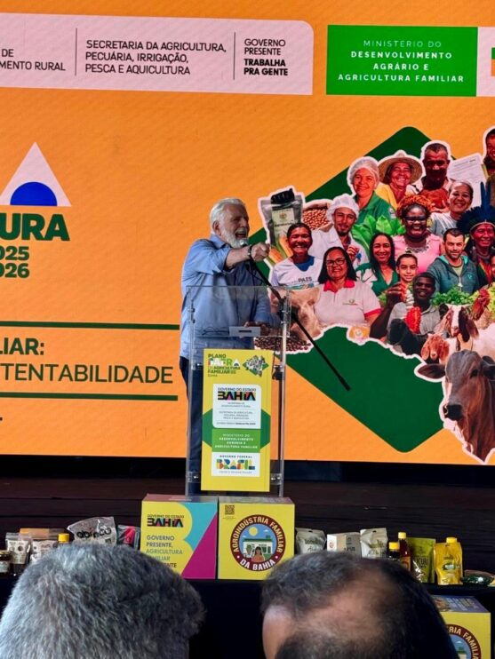 WhatsApp Image 2025-07-23 at 23.28.49 (3) Eunápolis é contemplada com novos tratores em parceria com os governos Federal e Estadual 17