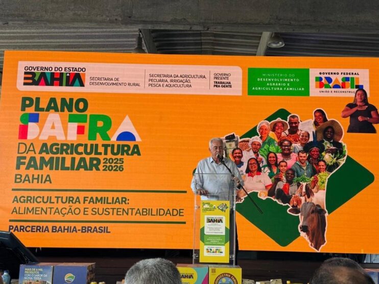 WhatsApp Image 2025-07-23 at 23.28.49 (4) Eunápolis é contemplada com novos tratores em parceria com os governos Federal e Estadual 19