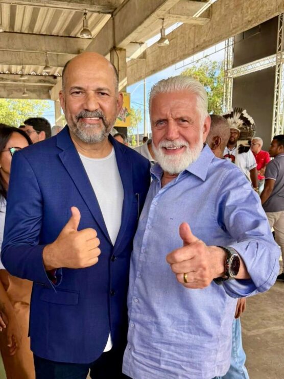 WhatsApp Image 2025-07-23 at 23.28.50 (1) Eunápolis é contemplada com novos tratores em parceria com os governos Federal e Estadual 13