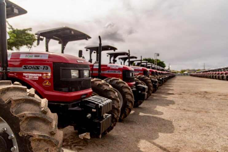 WhatsApp Image 2025-07-23 at 23.28.50 (2) Eunápolis é contemplada com novos tratores em parceria com os governos Federal e Estadual 12