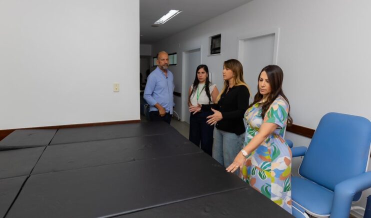 Prefeito Robério Oliveira vistoria obras de reforma do Hospital Regional de Eunápolis 17