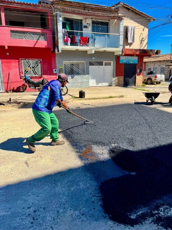 tapa – buracos moises reis 2 Prefeitura de Eunápolis avança com obras de infraestrutura em diversos pontos da cidade 18