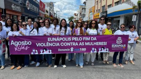 Agosto Lilás: Prefeitura de Eunápolis promove Blitz na Avenida Porto Seguro pelo fim da violência contra mulher 6