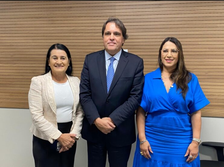 Deputada Cláudia Oliveira representa Eunápolis no encontro pela regularização fundiária industrial na Bahia Deputada Cláudia Oliveira representa Eunápolis no encontro pela regularização fundiária industrial na Bahia 5