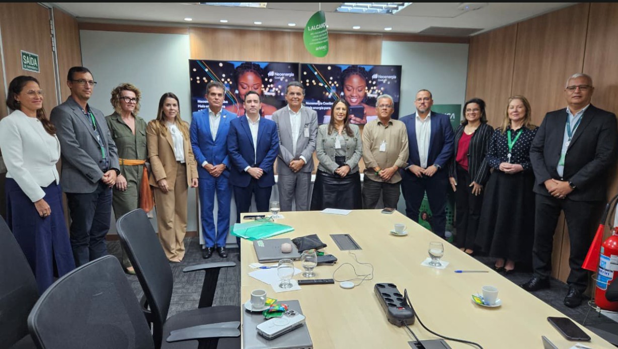 Deputada Claudia Oliveira reforça empenho em garantir avanços para a infraestrutura elétrica da Bahia e do Extremo Sul 21