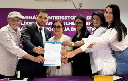 Eunápolis realizou 1º Seminário de Políticas para Mulheres com foco em integração e fortalecimento da rede de proteção 4