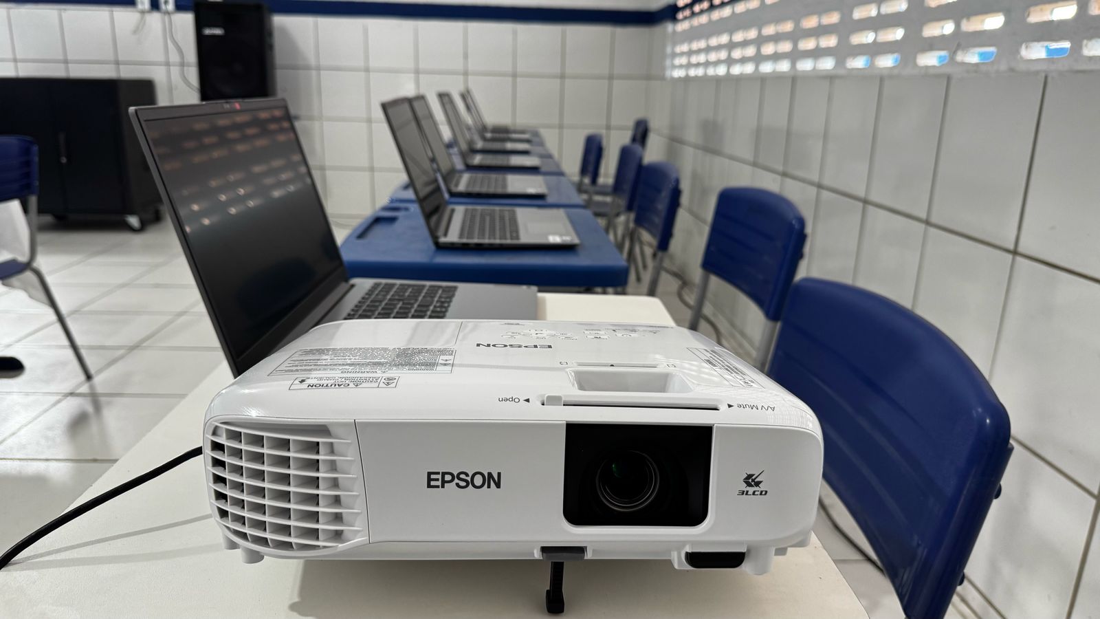 Eunápolis: Escola Municipal Rodrigo Bomfim vence olimpíada nacional e com premiação inaugura laboratório de informática 8