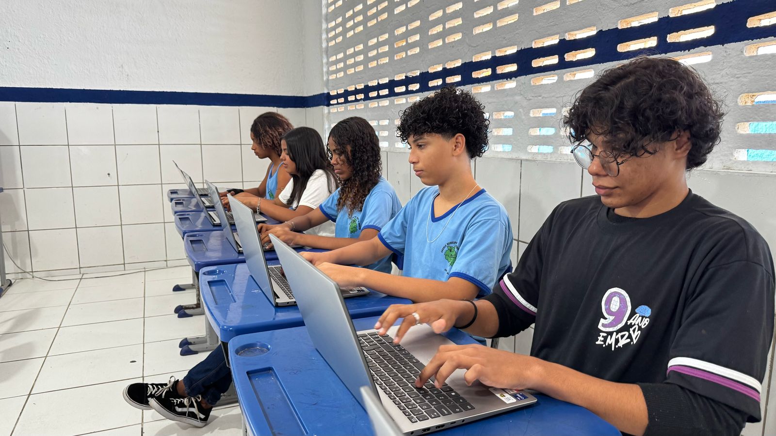 Eunápolis: Escola Municipal Rodrigo Bomfim vence olimpíada nacional e com premiação inaugura laboratório de informática 6