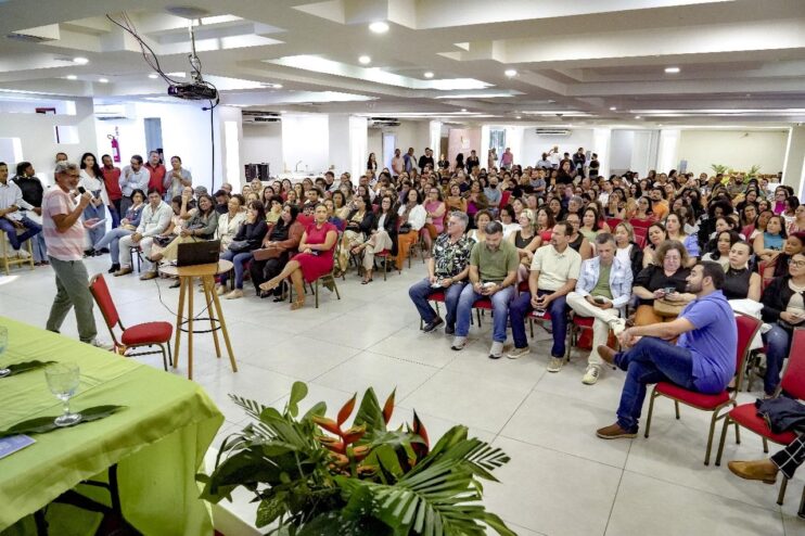 Professores recebem bonificação pelo bom desempenho da Educação 21