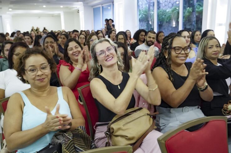 Professores recebem bonificação pelo bom desempenho da Educação 18