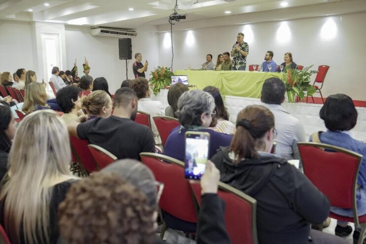Professores recebem bonificação pelo bom desempenho da Educação 13