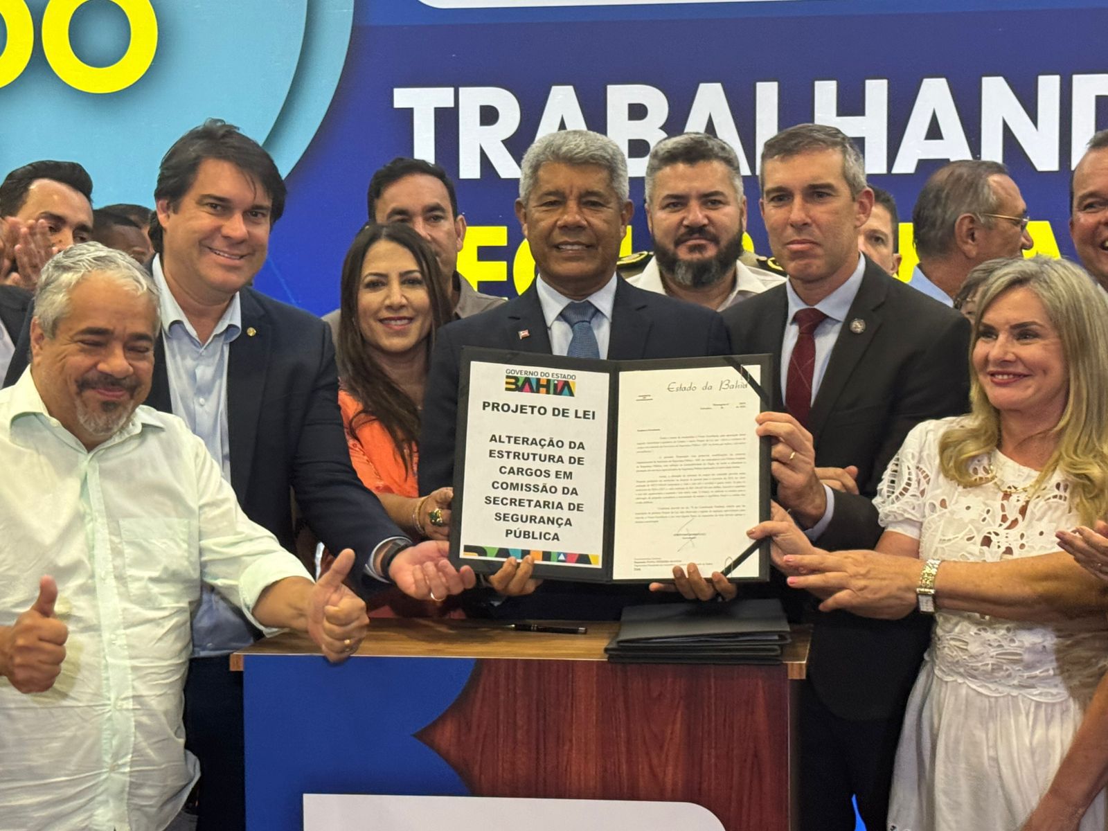 Deputada Cláudia Oliveira recebe novas viaturas para reforço da Polícia Civil na região 7