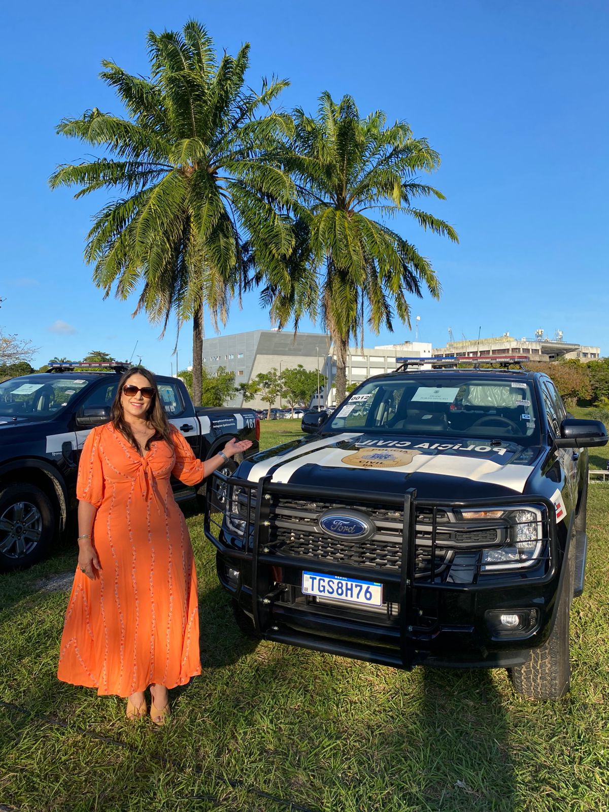 Deputada Cláudia Oliveira recebe novas viaturas para reforço da Polícia Civil na região 6