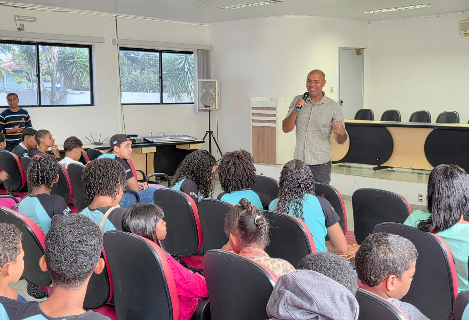 Escola de Mundo Novo visita a Câmara de Vereadores de Eunápolis 5