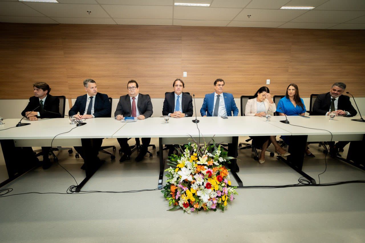 Deputada Cláudia Oliveira representa Eunápolis no encontro pela regularização fundiária industrial na Bahia 6