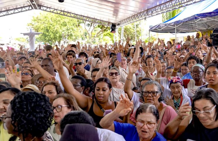 Multidão celebra Nossa Senhora d’Ajuda em missa solene e procissão 24