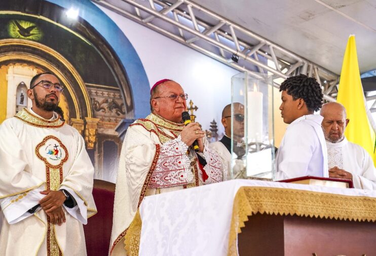 Multidão celebra Nossa Senhora d’Ajuda em missa solene e procissão 22