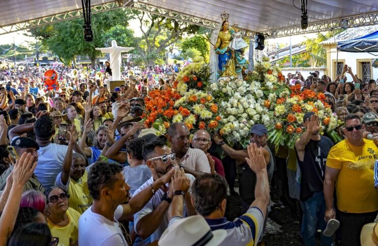 Multidão celebra Nossa Senhora d’Ajuda em missa solene e procissão 15