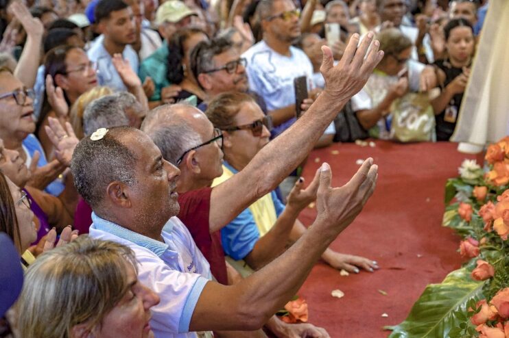Multidão celebra Nossa Senhora d’Ajuda em missa solene e procissão 14