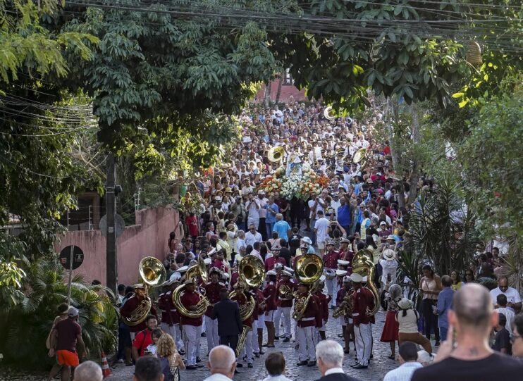 Multidão celebra Nossa Senhora d’Ajuda em missa solene e procissão 13