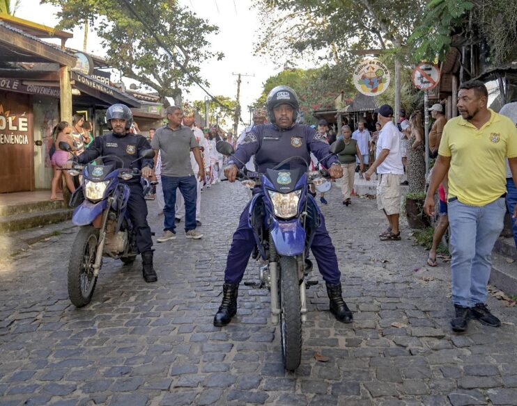 Multidão celebra Nossa Senhora d’Ajuda em missa solene e procissão 11