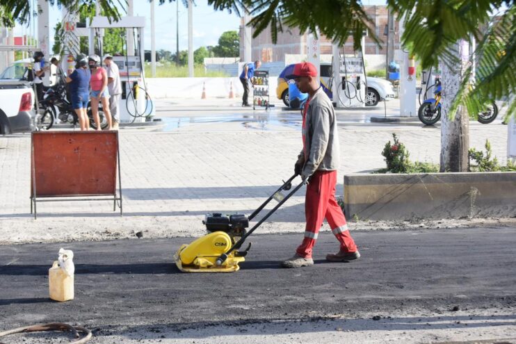 Prefeitura inicia grande operação tapa-buracos em Porto Seguro Prefeitura inicia grande operação tapa-buracos em Porto Seguro 12